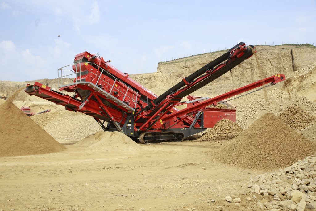 Terex Finlay launch 674 tracked inclined screen - Rock to RoadRock to Road